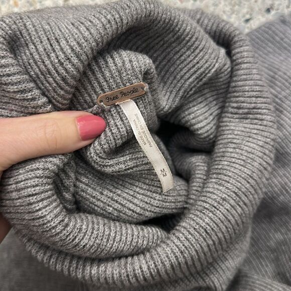 Free People grey gray oversized turtleneck sweater medium m - Picture 5 of 5